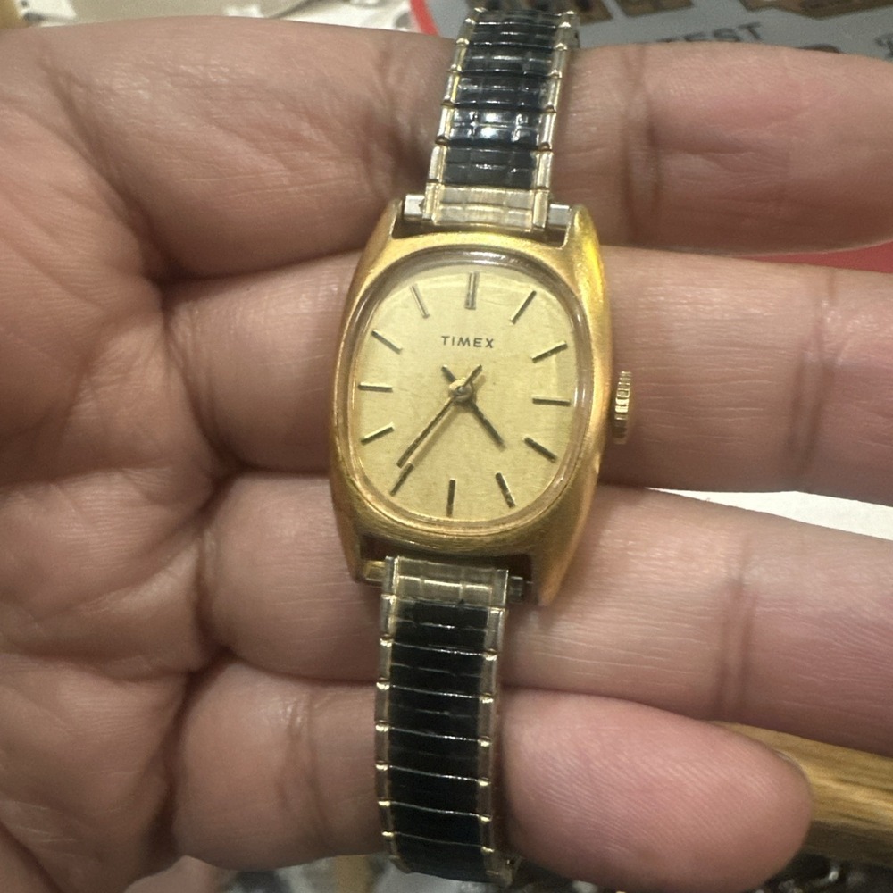 Working Vintage Timex Britain Ladies Watch Manual Wind Gold Tone 21mm Fit 7 Rare